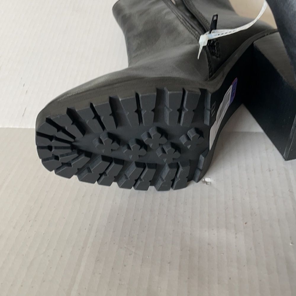 Chelsea & Violet Falla Zip Lugged Booties Black - Picture 8 of 10